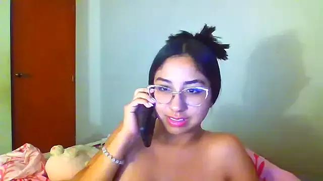 honeysweet111 from StripChat is Freechat