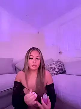 Honeyxoxxo from StripChat is Freechat