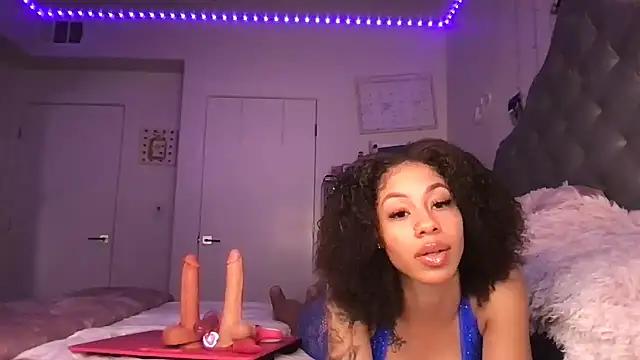 Discover our girls online shows and discover the company of countless livestreamers, with stunning shapes, sex toys and more.