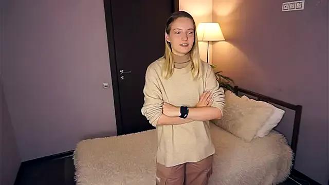 Discover our girls online shows and discover the company of countless livestreamers, with stunning shapes, sex toys and more.