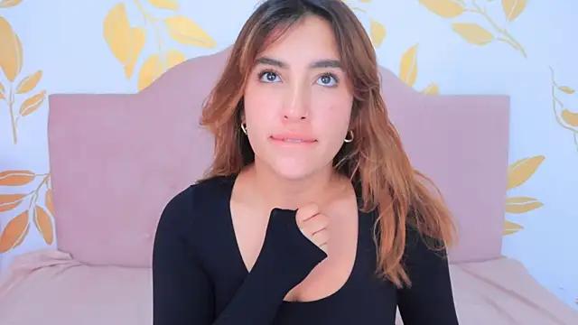 hooneyKitty from StripChat
