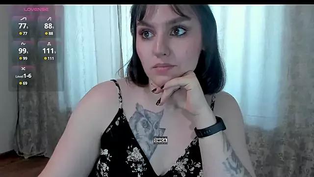 Discover our girls online shows and discover the company of countless livestreamers, with stunning shapes, sex toys and more.