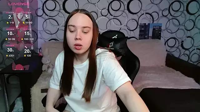 Discover our girls online shows and discover the company of countless livestreamers, with stunning shapes, sex toys and more.