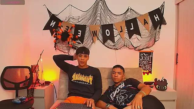 Discover our girls online shows and discover the company of countless livestreamers, with stunning shapes, sex toys and more.