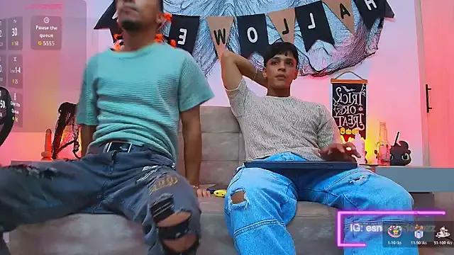 Discover our girls online shows and discover the company of countless livestreamers, with stunning shapes, sex toys and more.