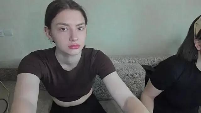 Discover our girls online shows and discover the company of countless livestreamers, with stunning shapes, sex toys and more.
