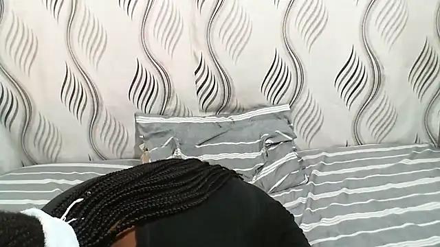 Discover our girls online shows and discover the company of countless livestreamers, with stunning shapes, sex toys and more.