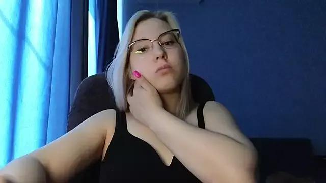 Discover our girls online shows and discover the company of countless livestreamers, with stunning shapes, sex toys and more.