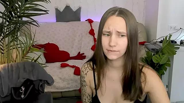 Discover our girls online shows and discover the company of countless livestreamers, with stunning shapes, sex toys and more.