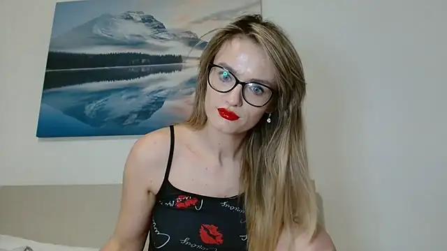Discover our girls online shows and discover the company of countless livestreamers, with stunning shapes, sex toys and more.