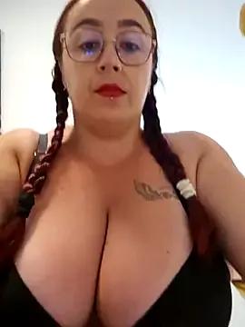 Discover our girls online shows and discover the company of countless livestreamers, with stunning shapes, sex toys and more.
