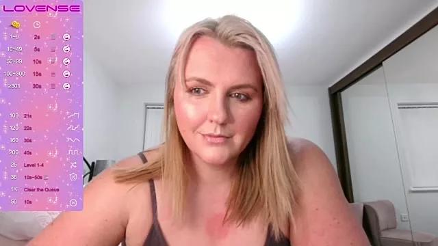 HottieLottie8 from StripChat