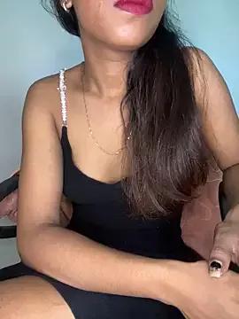 hottiexxxmexxx from StripChat is Freechat