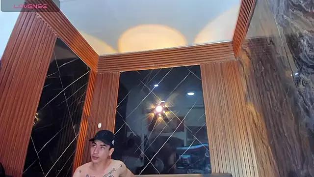 Hottwinkguys from StripChat