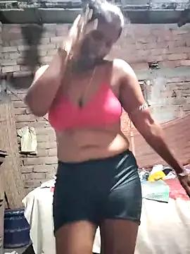 Hotty-dola from StripChat