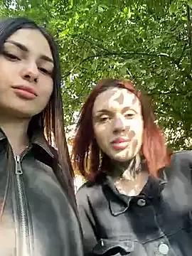 Discover our girls online shows and discover the company of countless livestreamers, with stunning shapes, sex toys and more.