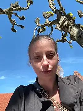 Hr_Fru_Olsen from StripChat is Freechat