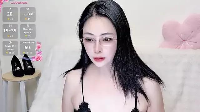 Hua_Hua_0 webcams show profile image 