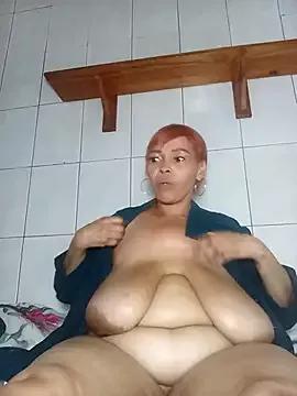 Hugepussy444 from StripChat is Freechat