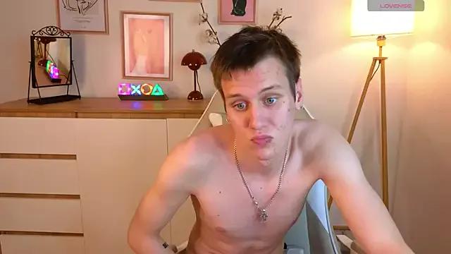 hun1er_steele from StripChat is Freechat