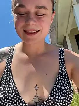 hurricanehayley777 from StripChat