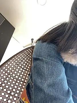 Discover our girls online shows and discover the company of countless livestreamers, with stunning shapes, sex toys and more.