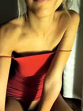 Discover our girls online shows and discover the company of countless livestreamers, with stunning shapes, sex toys and more.
