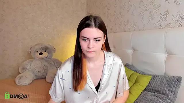 Discover our girls online shows and discover the company of countless livestreamers, with stunning shapes, sex toys and more.