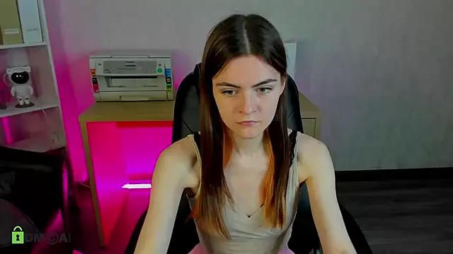 Discover our girls online shows and discover the company of countless livestreamers, with stunning shapes, sex toys and more.