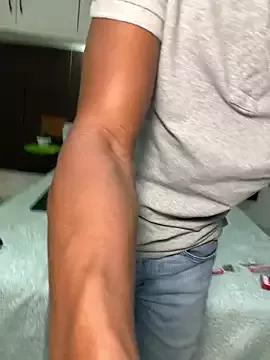 iCrushYenu from StripChat is Freechat