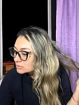 Im-Lola from StripChat is Freechat