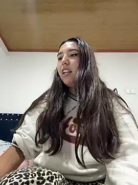 Discover our girls online shows and discover the company of countless livestreamers, with stunning shapes, sex toys and more.