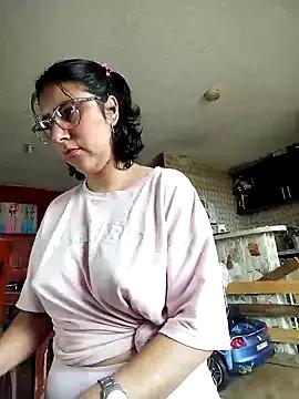Im_Alma_ webcams show profile image 