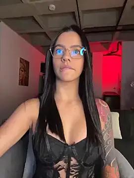 Discover our girls online shows and discover the company of countless livestreamers, with stunning shapes, sex toys and more.