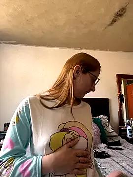 Discover our girls online shows and discover the company of countless livestreamers, with stunning shapes, sex toys and more.