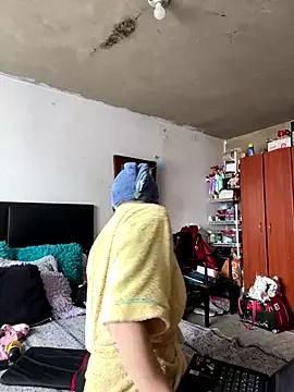 Discover our girls online shows and discover the company of countless livestreamers, with stunning shapes, sex toys and more.