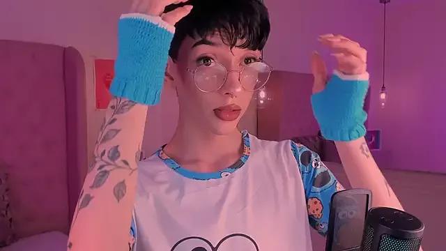 Discover our girls online shows and discover the company of countless livestreamers, with stunning shapes, sex toys and more.