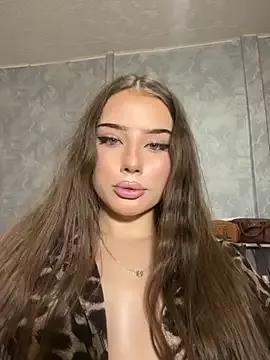 Discover our girls online shows and discover the company of countless livestreamers, with stunning shapes, sex toys and more.