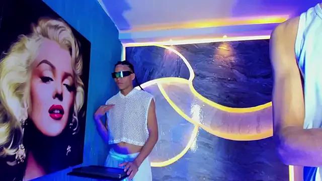 Discover our girls online shows and discover the company of countless livestreamers, with stunning shapes, sex toys and more.
