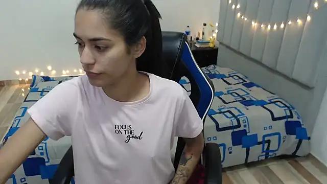 Discover our girls online shows and discover the company of countless livestreamers, with stunning shapes, sex toys and more.