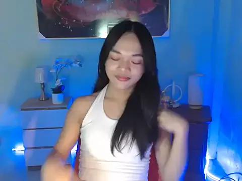 Discover our girls online shows and discover the company of countless livestreamers, with stunning shapes, sex toys and more.