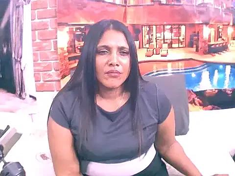 Discover our girls online shows and discover the company of countless livestreamers, with stunning shapes, sex toys and more.