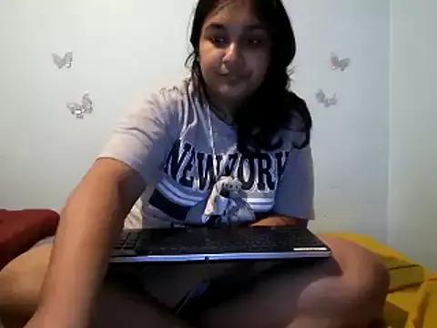 Discover our girls online shows and discover the company of countless livestreamers, with stunning shapes, sex toys and more.