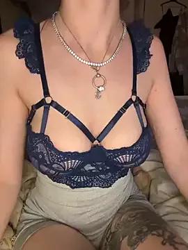 indie-rayne from StripChat