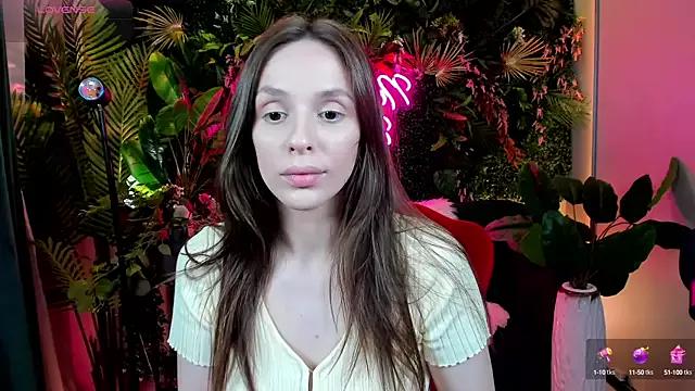 Discover our girls online shows and discover the company of countless livestreamers, with stunning shapes, sex toys and more.
