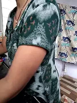 Innocent-pilla from StripChat