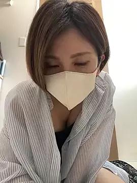 Io_chaaan_xxx webcams show profile image 