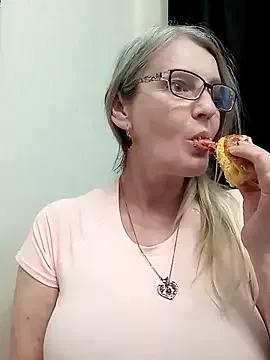 Discover our girls online shows and discover the company of countless livestreamers, with stunning shapes, sex toys and more.