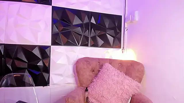 IrinaMonroee from StripChat is Freechat