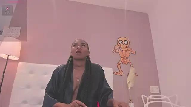 Discover our girls online shows and discover the company of countless livestreamers, with stunning shapes, sex toys and more.